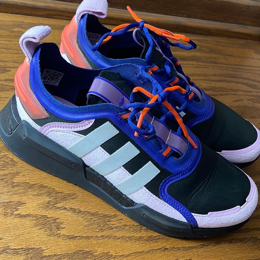 Adidas Womens 10 NMD V3 shoes. Worn once